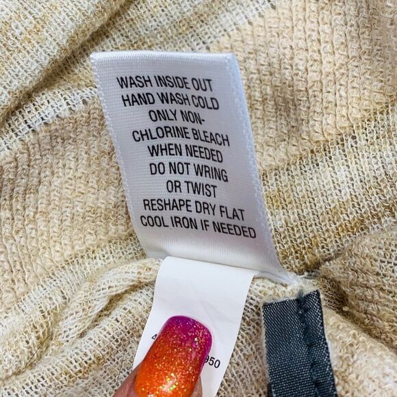 10/$25🦋 Simply Vera Vera Wang Oatmeal Asymmetrical Tank - Size XS - Picture 10 of 11